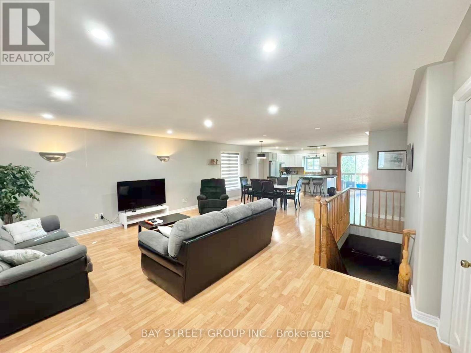 8189 Harvest Crescent, Niagara Falls, ON - Indoor Photo Showing Other Room