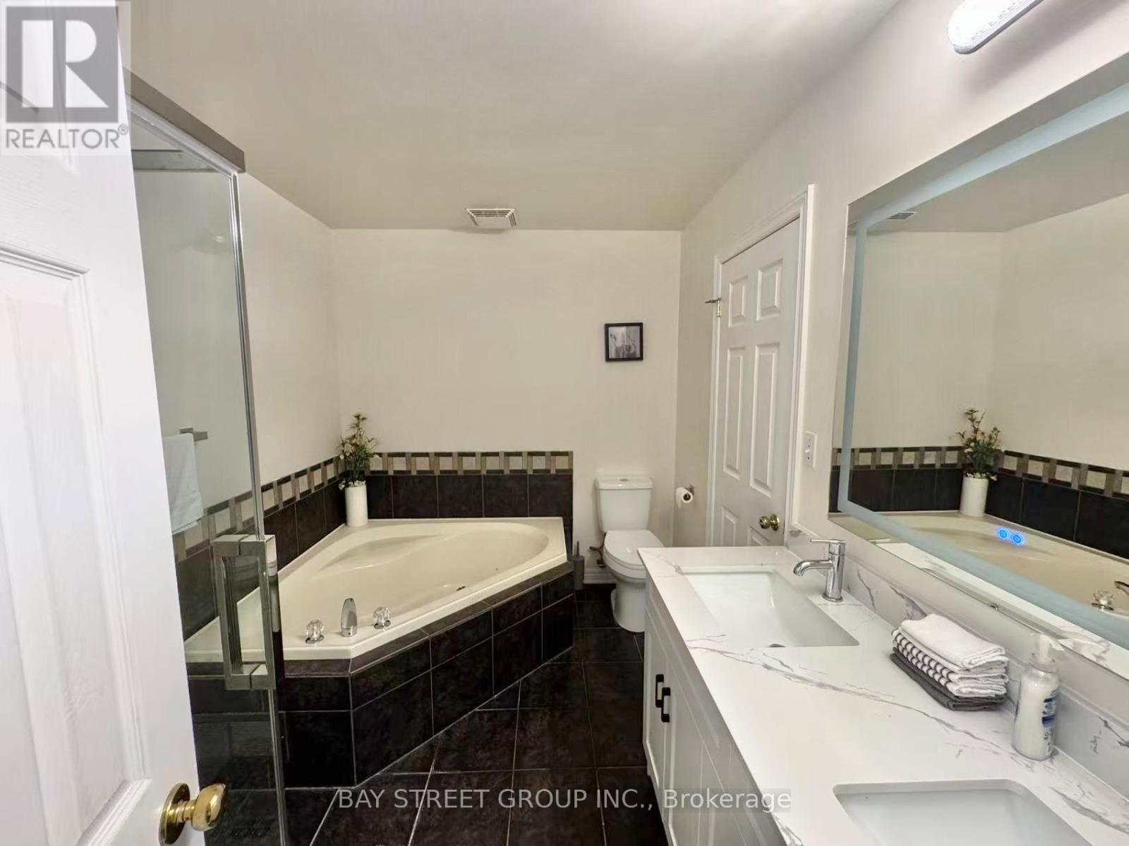 8189 Harvest Crescent, Niagara Falls, ON - Indoor Photo Showing Bathroom