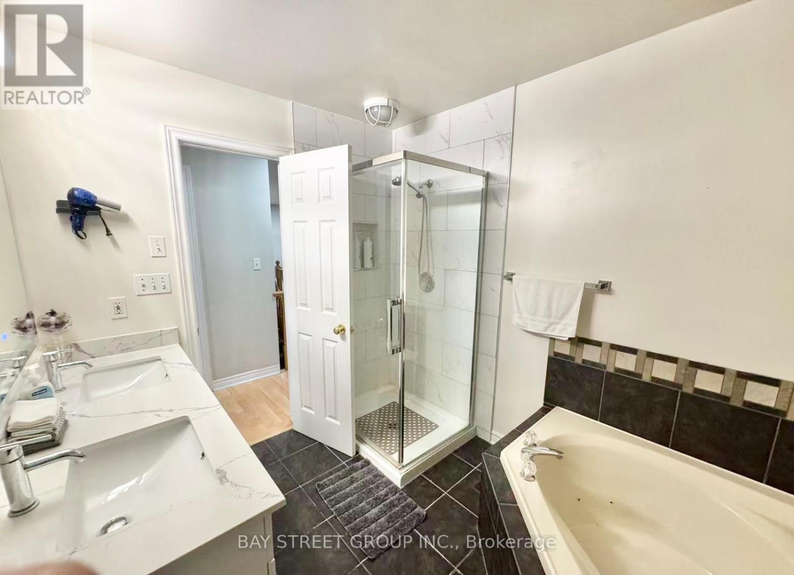 8189 Harvest Crescent, Niagara Falls, ON - Indoor Photo Showing Bathroom
