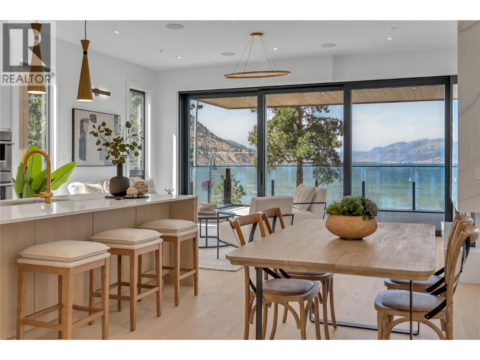 602 Lakeshore Drive Unit# 201, Penticton, BC - Indoor Photo Showing Dining Room