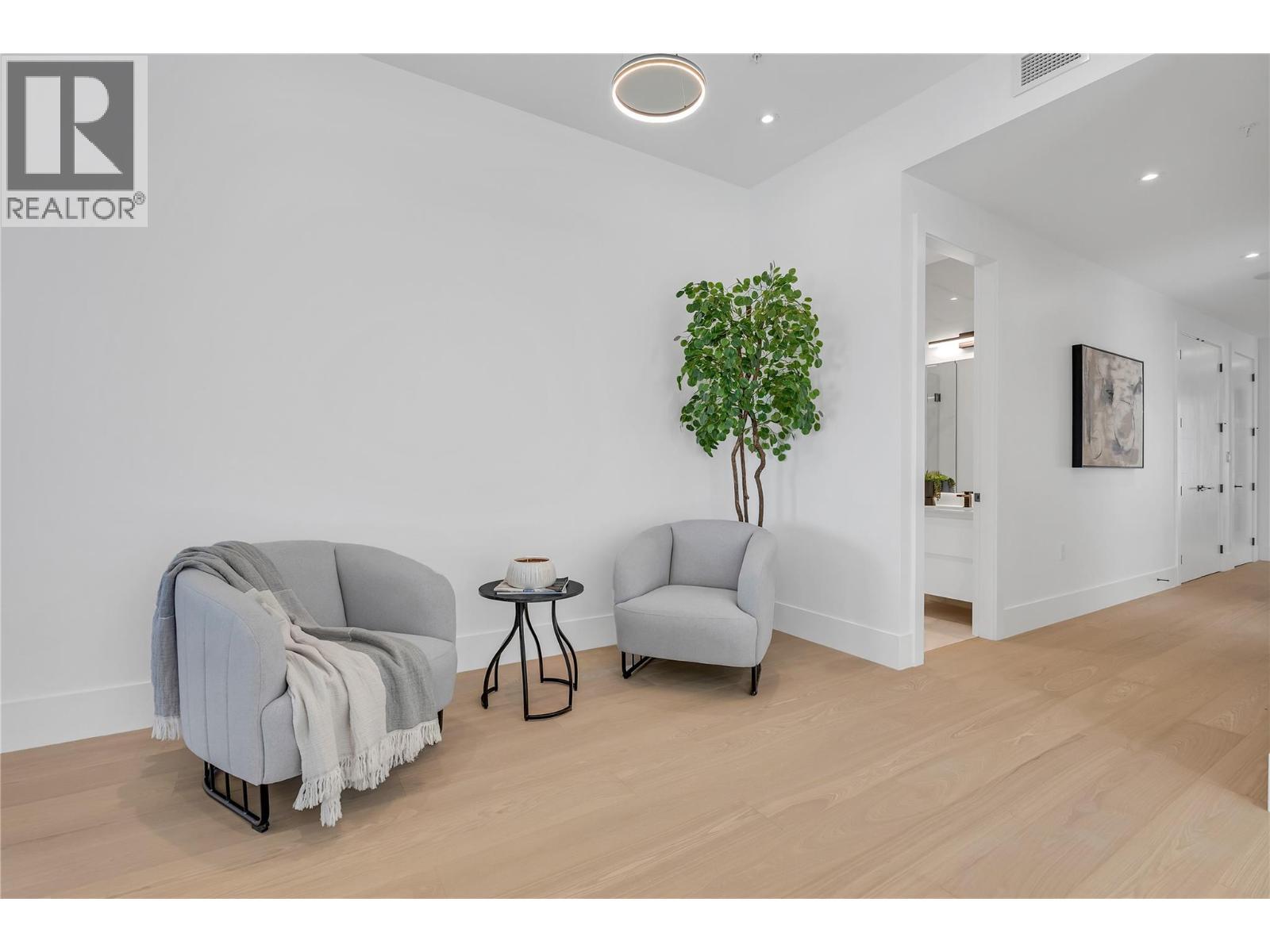 602 Lakeshore Drive Unit# 201, Penticton, BC - Indoor Photo Showing Other Room