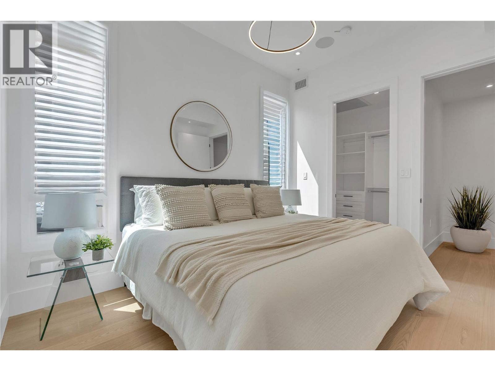 602 Lakeshore Drive Unit# 201, Penticton, BC - Indoor Photo Showing Bedroom