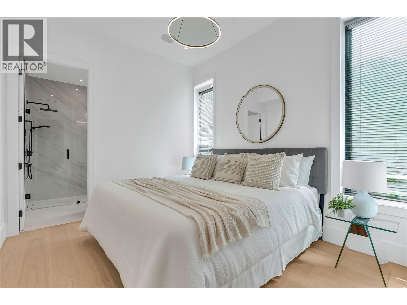 602 Lakeshore Drive Unit# 201, Penticton, BC - Indoor Photo Showing Bedroom