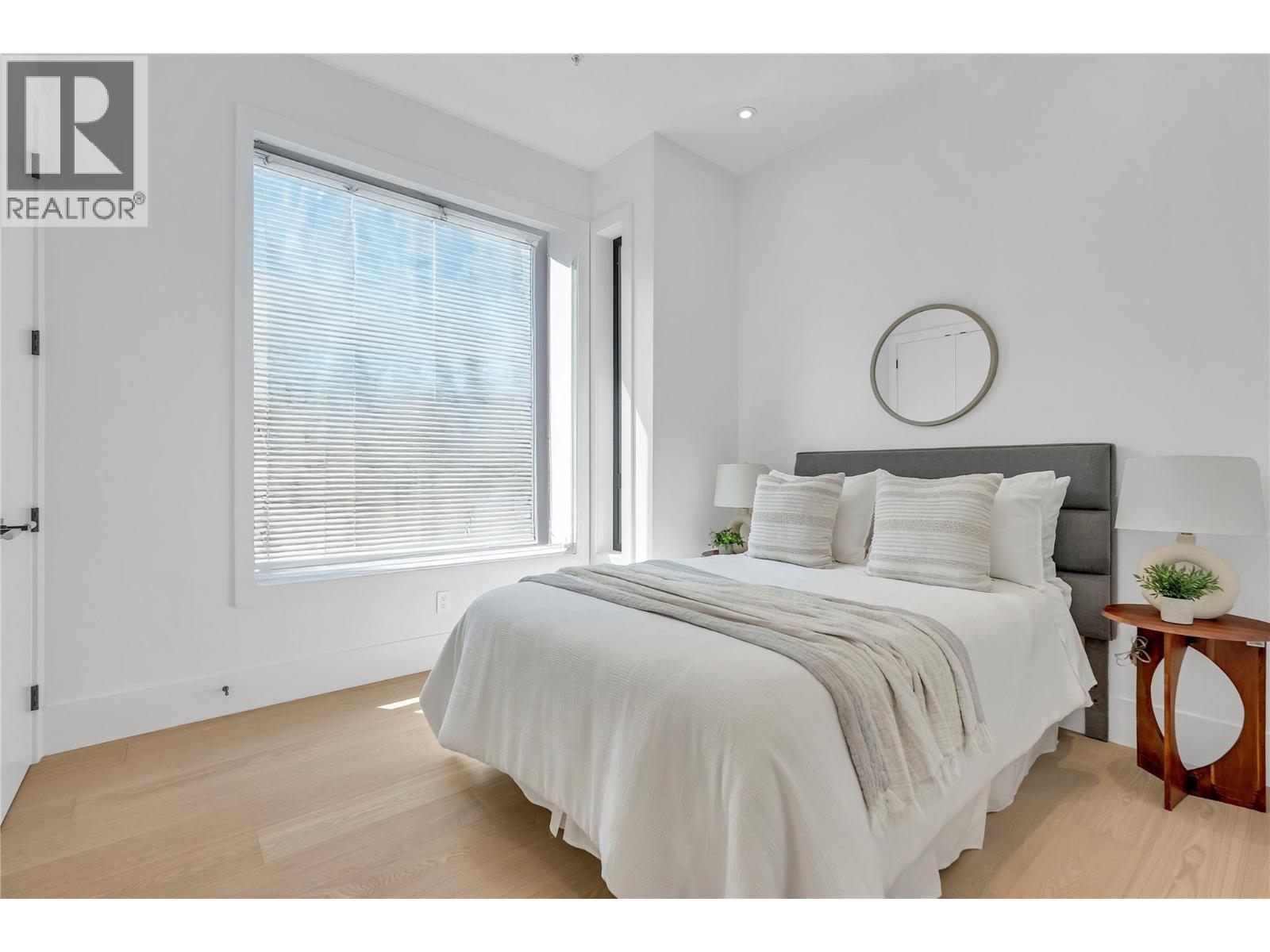 602 Lakeshore Drive Unit# 201, Penticton, BC - Indoor Photo Showing Bedroom