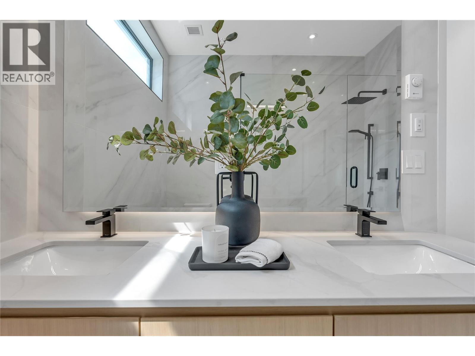 602 Lakeshore Drive Unit# 201, Penticton, BC - Indoor Photo Showing Bathroom