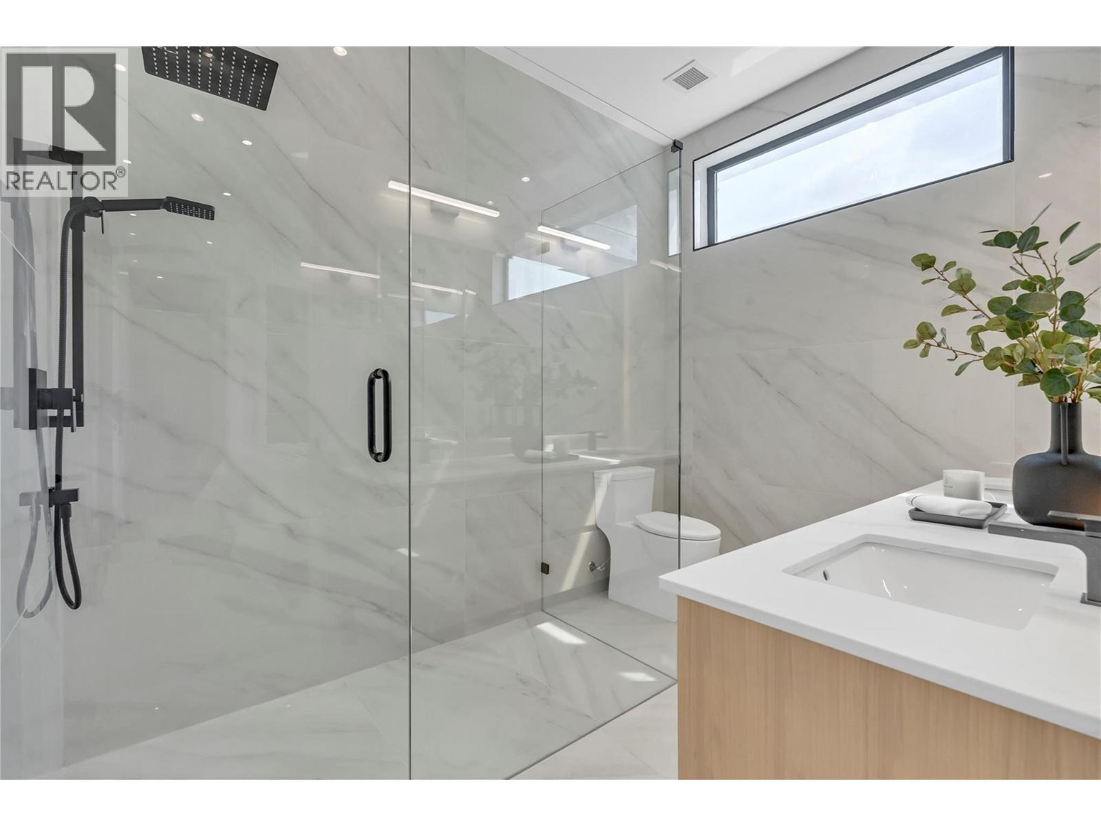 602 Lakeshore Drive Unit# 201, Penticton, BC - Indoor Photo Showing Bathroom