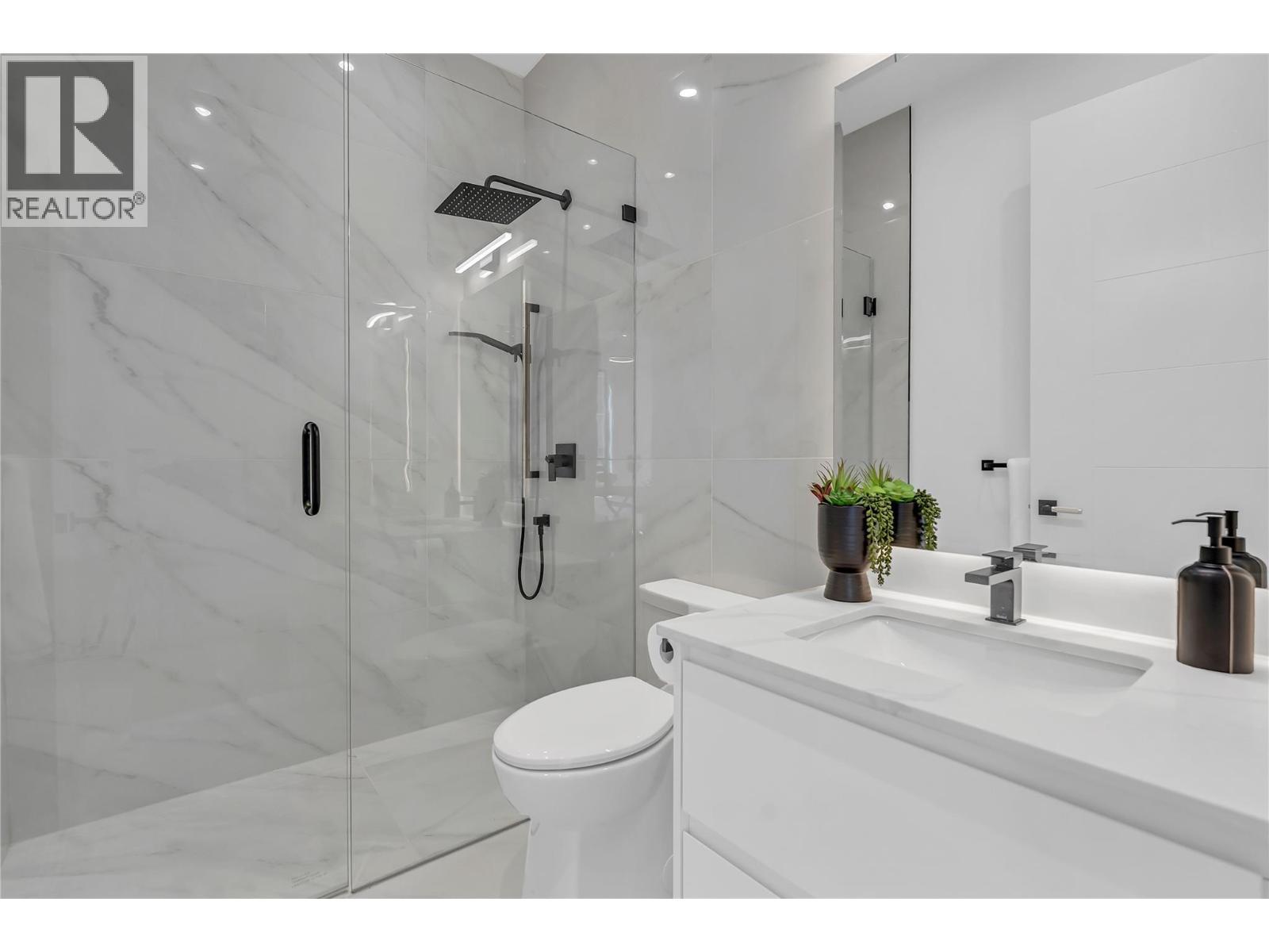 602 Lakeshore Drive Unit# 201, Penticton, BC - Indoor Photo Showing Bathroom