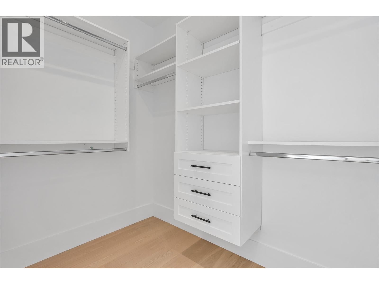 602 Lakeshore Drive Unit# 201, Penticton, BC - Indoor With Storage