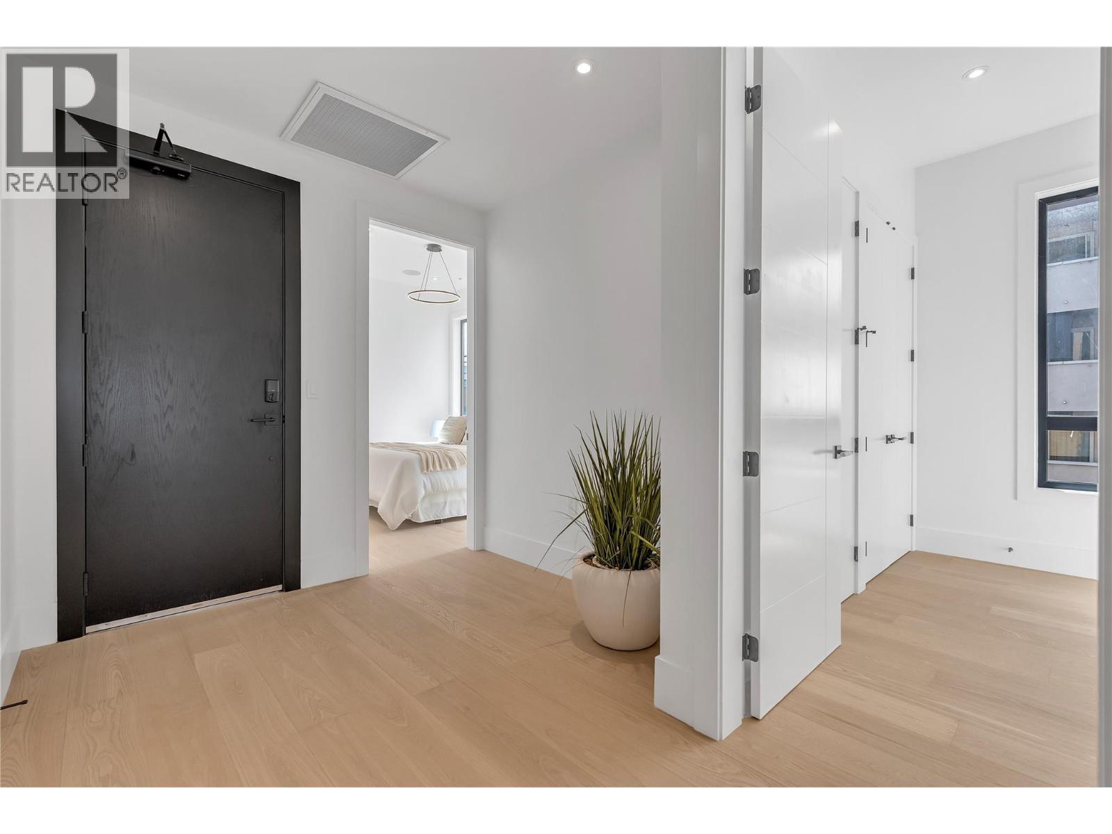 602 Lakeshore Drive Unit# 201, Penticton, BC - Indoor Photo Showing Other Room