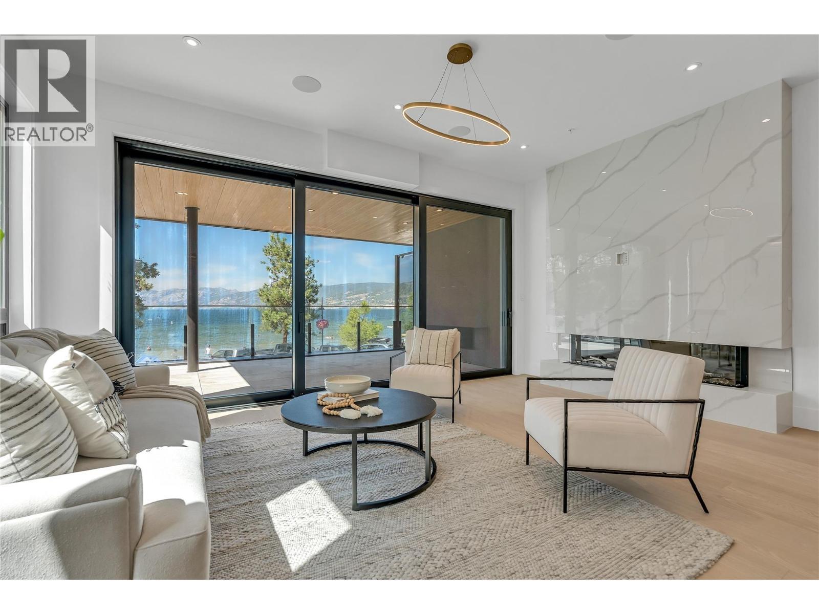 602 Lakeshore Drive Unit# 201, Penticton, BC - Indoor Photo Showing Living Room