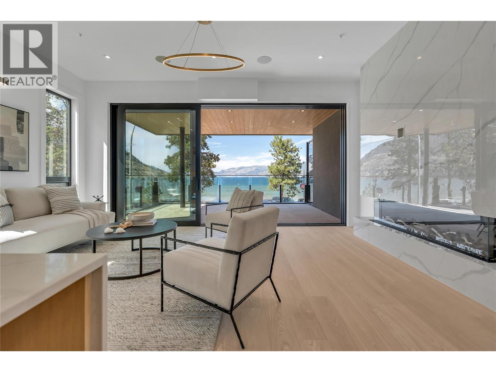 602 Lakeshore Drive Unit# 201, Penticton, BC - Indoor Photo Showing Living Room