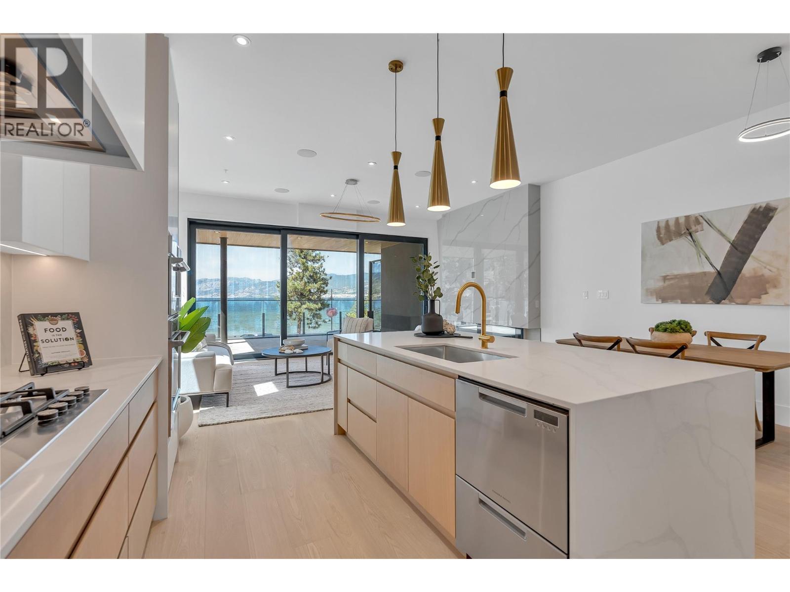 602 Lakeshore Drive Unit# 201, Penticton, BC - Indoor Photo Showing Kitchen With Upgraded Kitchen