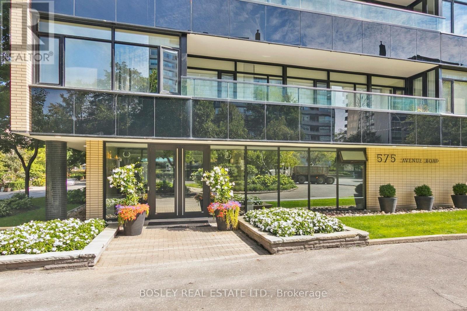 1001 - 575 Avenue Road Se, Toronto, ON - Outdoor With Balcony