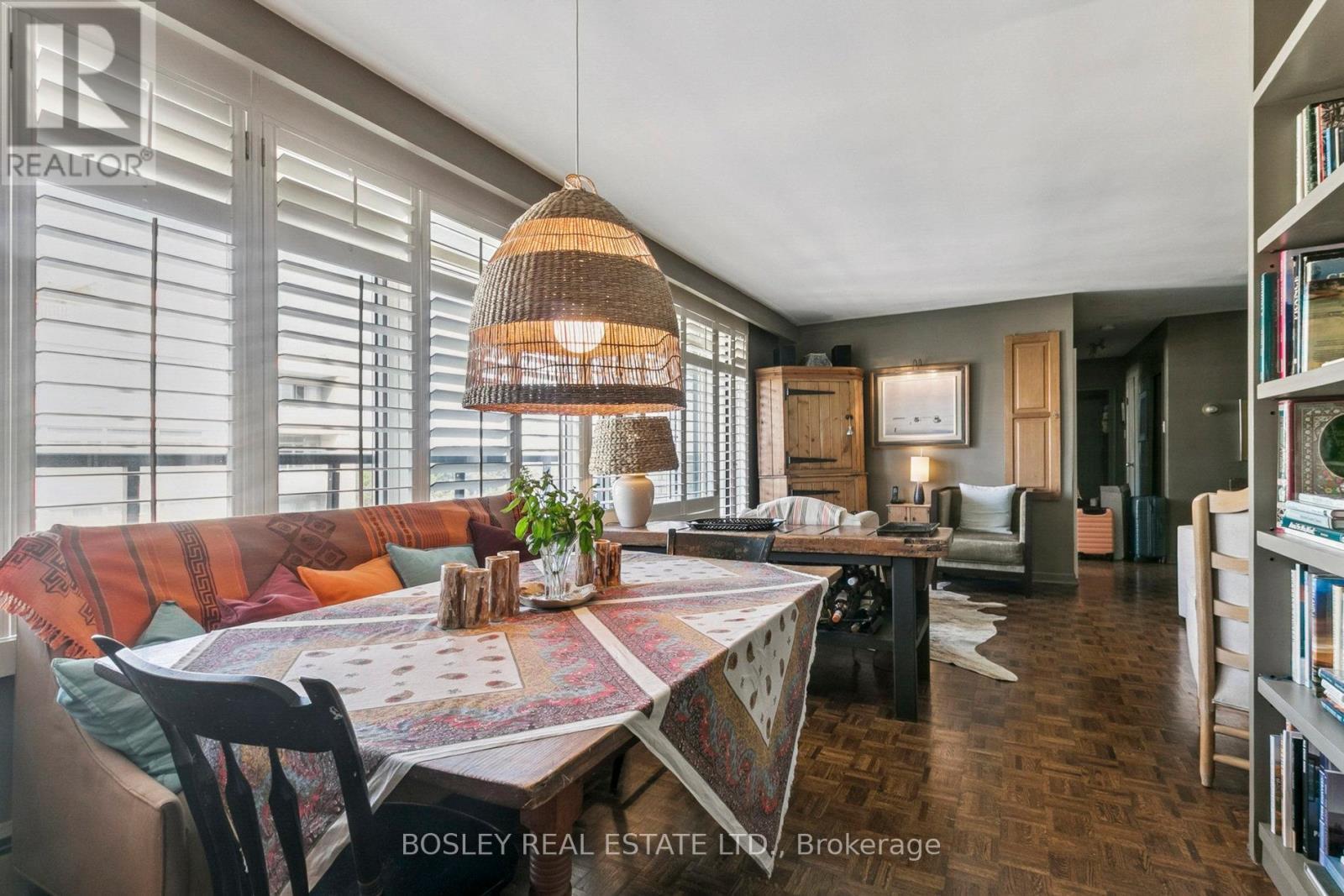 1001 - 575 Avenue Road Se, Toronto, ON - Indoor Photo Showing Dining Room