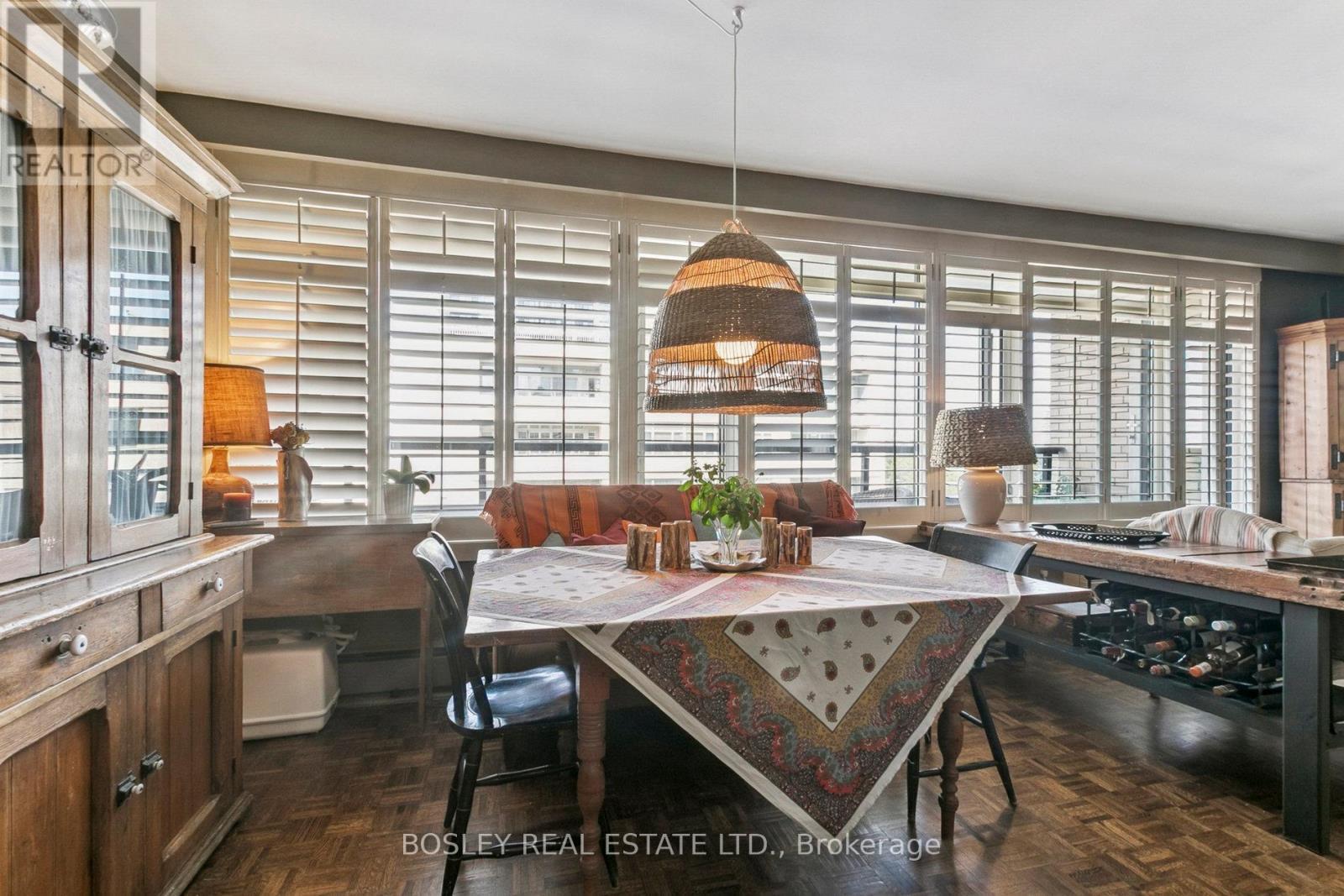 1001 - 575 Avenue Road Se, Toronto, ON - Indoor Photo Showing Dining Room