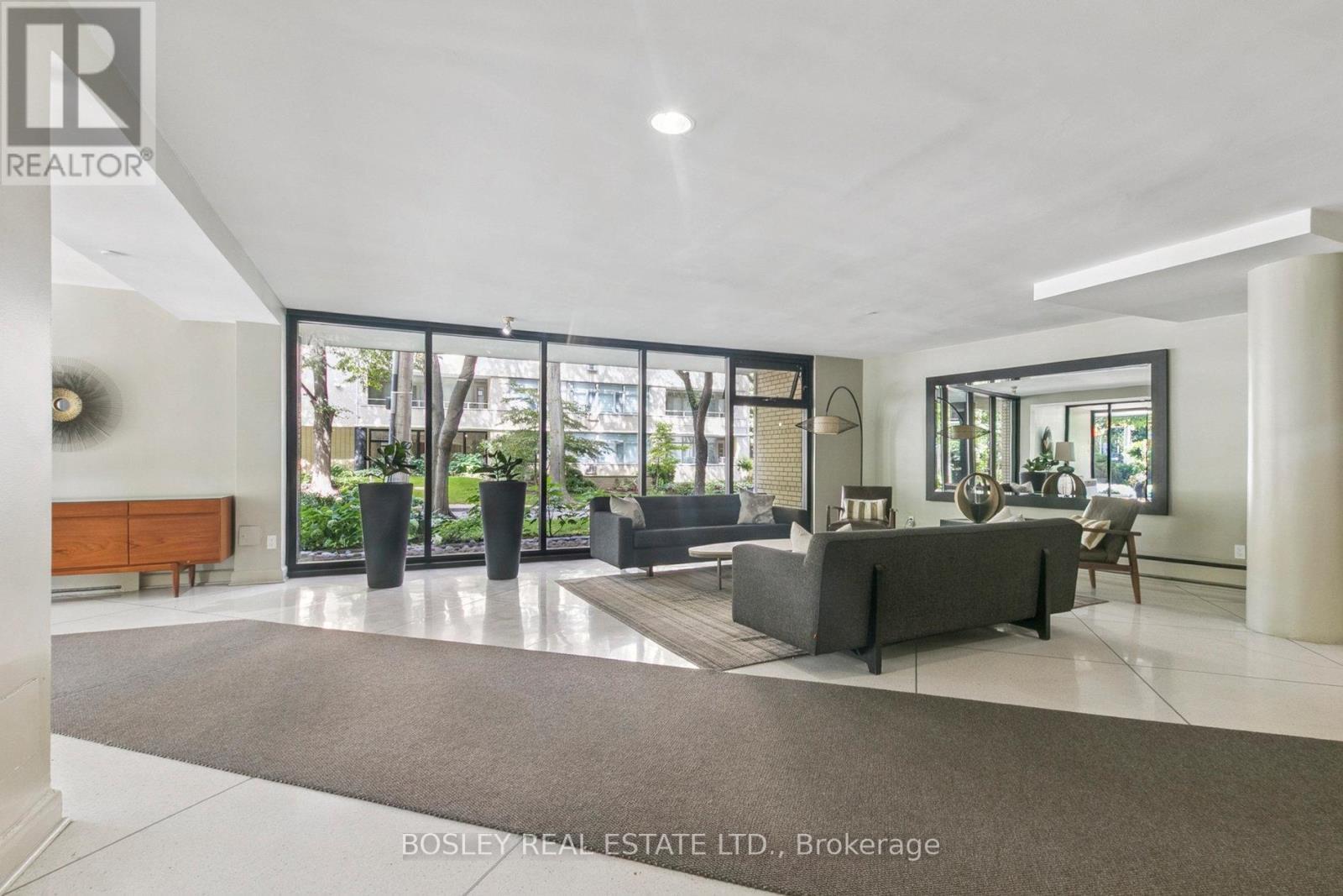 1001 - 575 Avenue Road Se, Toronto, ON - Indoor Photo Showing Other Room