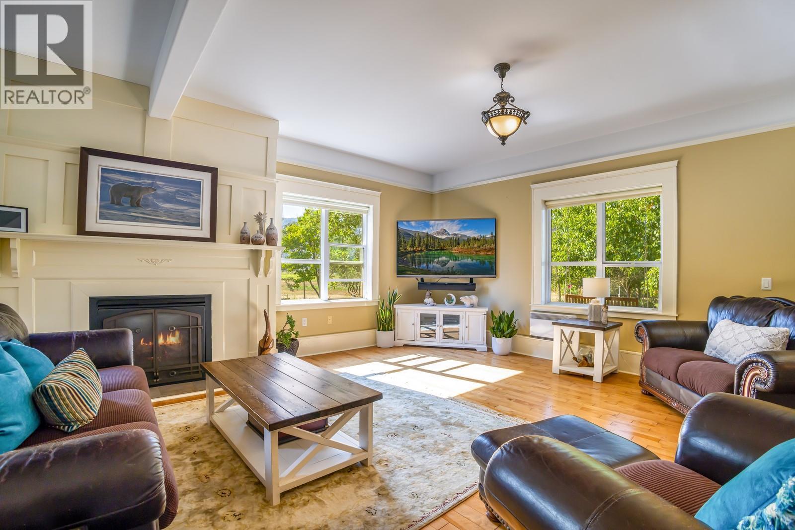 70 Waterside Road, Enderby, BC - Indoor Photo Showing Living Room With Fireplace