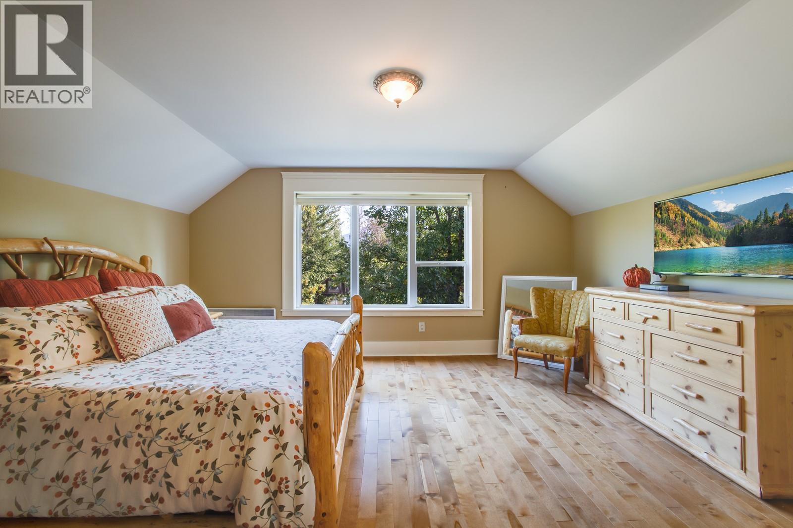 70 Waterside Road, Enderby, BC - Indoor Photo Showing Bedroom