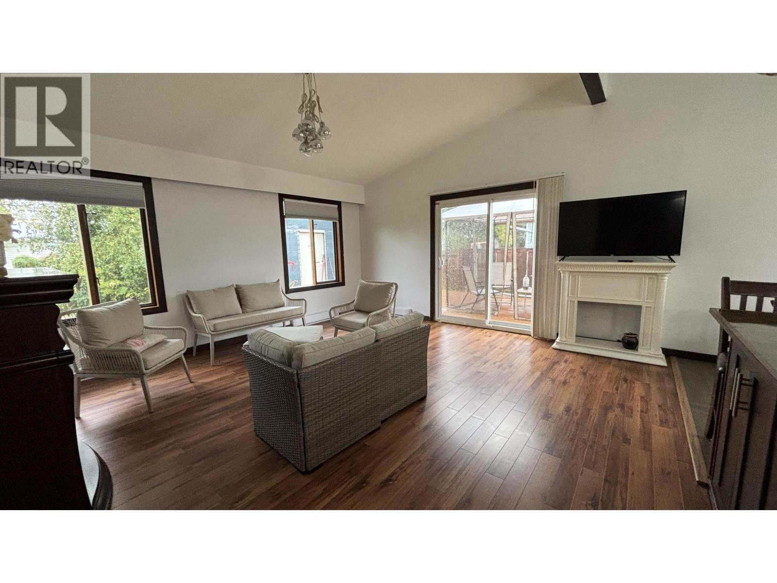 29 Plover Street, Kitimat, BC - Indoor Photo Showing Living Room