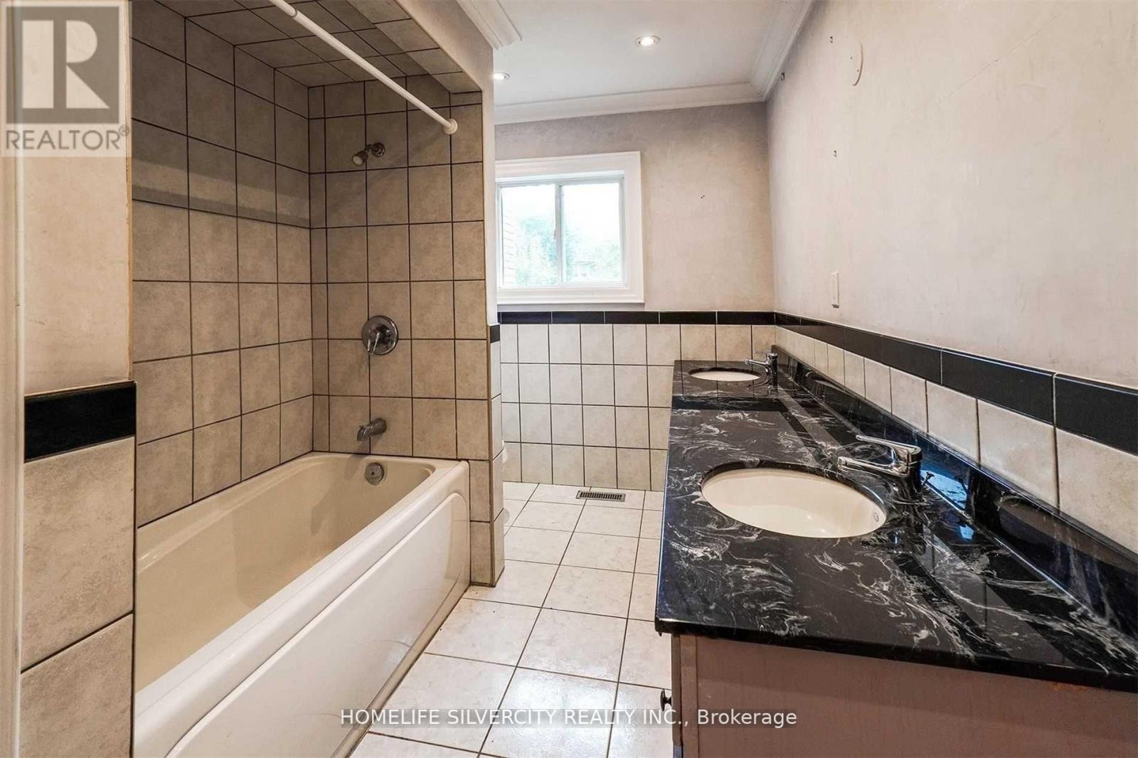 4395 Castlemore Road, Brampton, ON - Indoor Photo Showing Bathroom