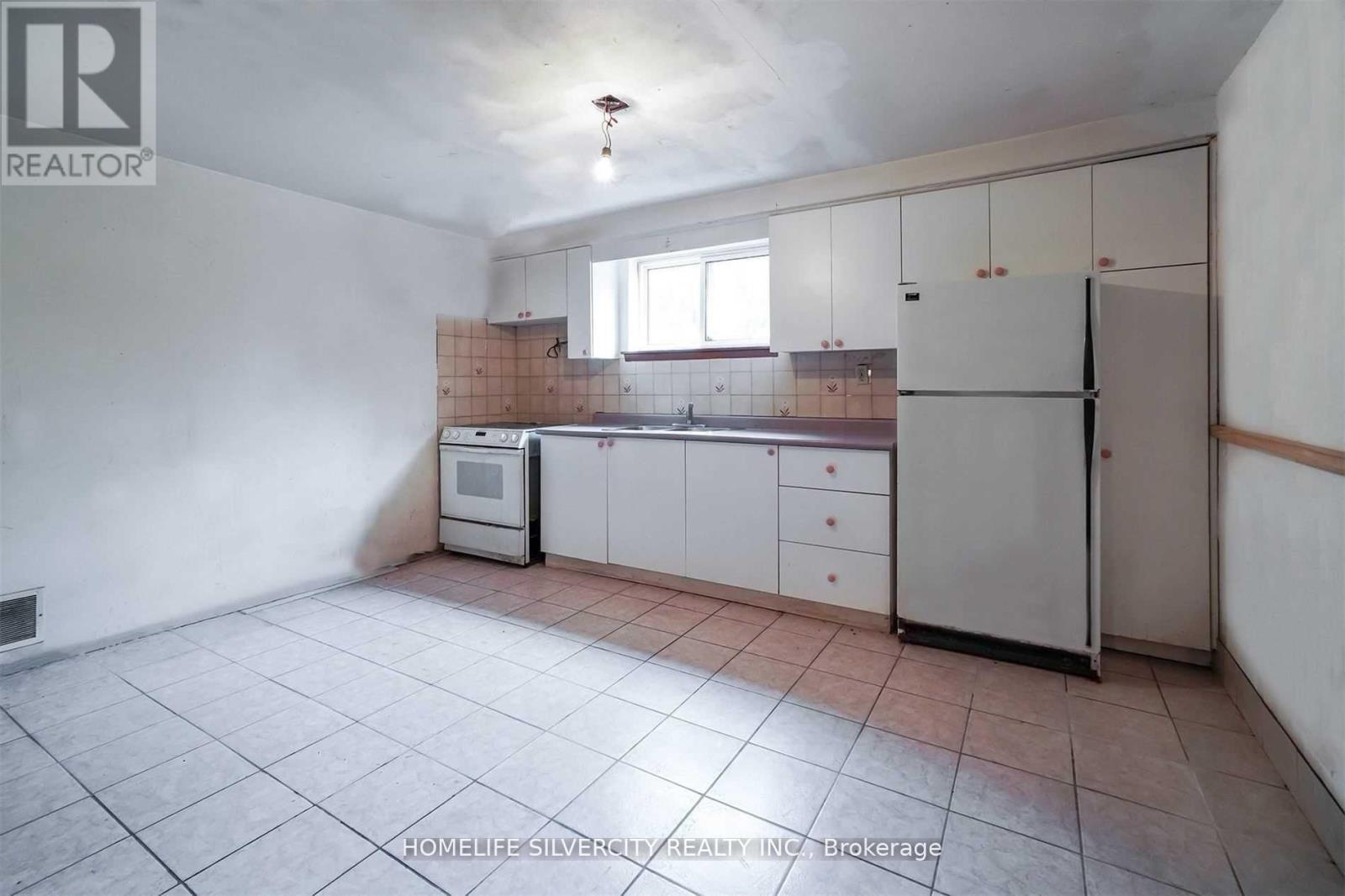 4395 Castlemore Road, Brampton, ON - Indoor Photo Showing Kitchen