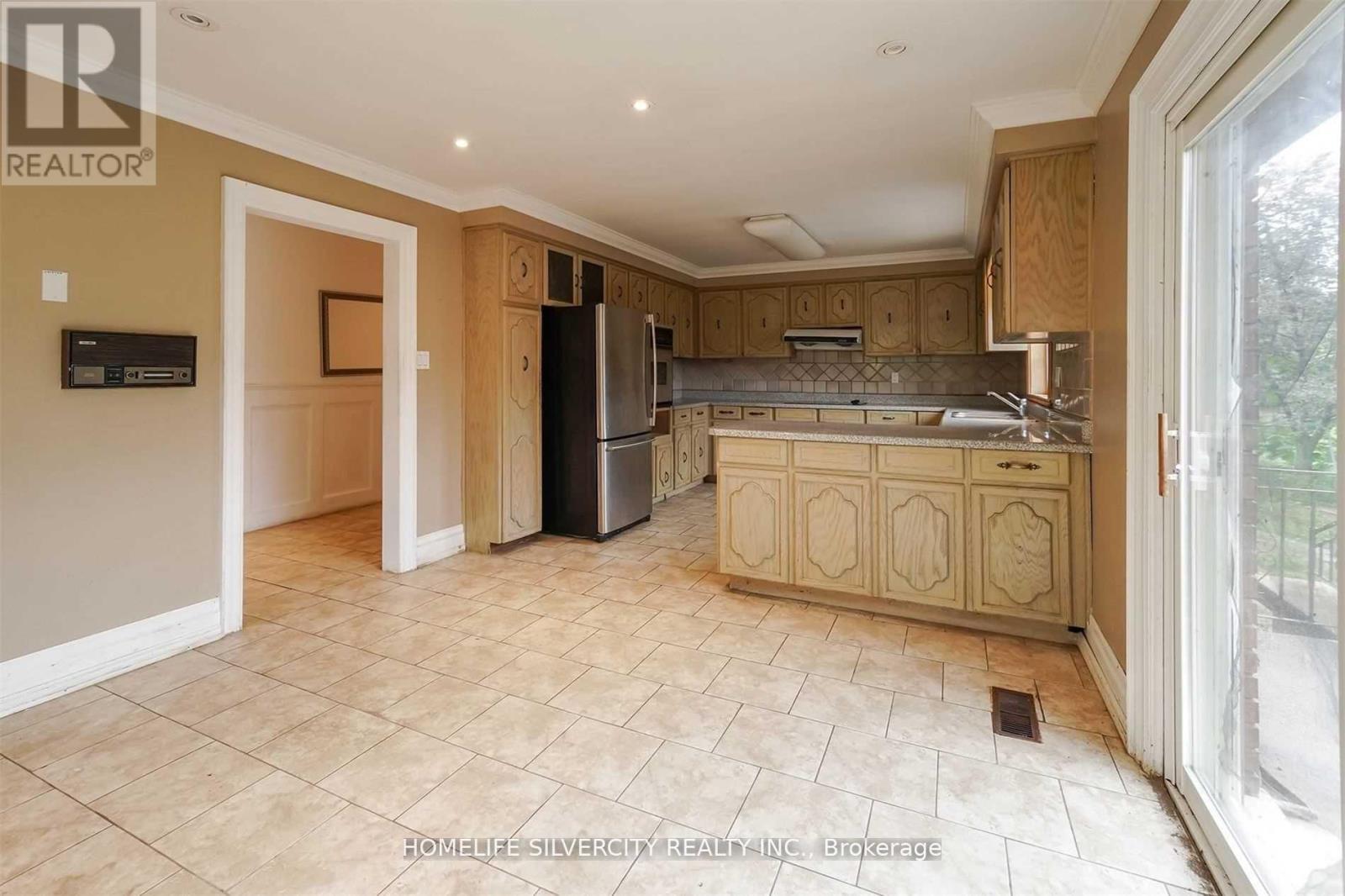 4395 Castlemore Road, Brampton, ON - Indoor Photo Showing Kitchen