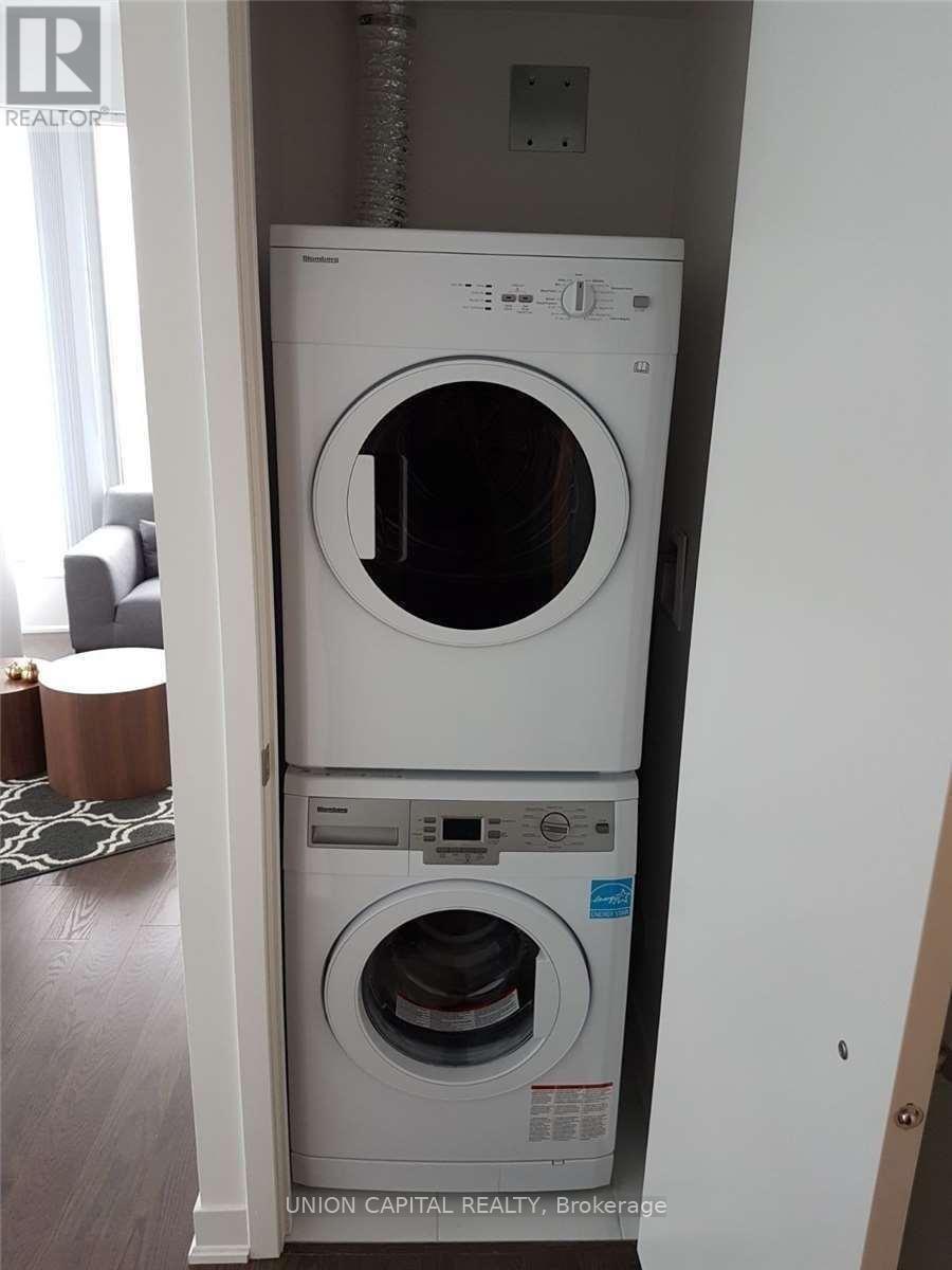 7002 - 88 Harbour Street, Toronto, ON - Indoor Photo Showing Laundry Room
