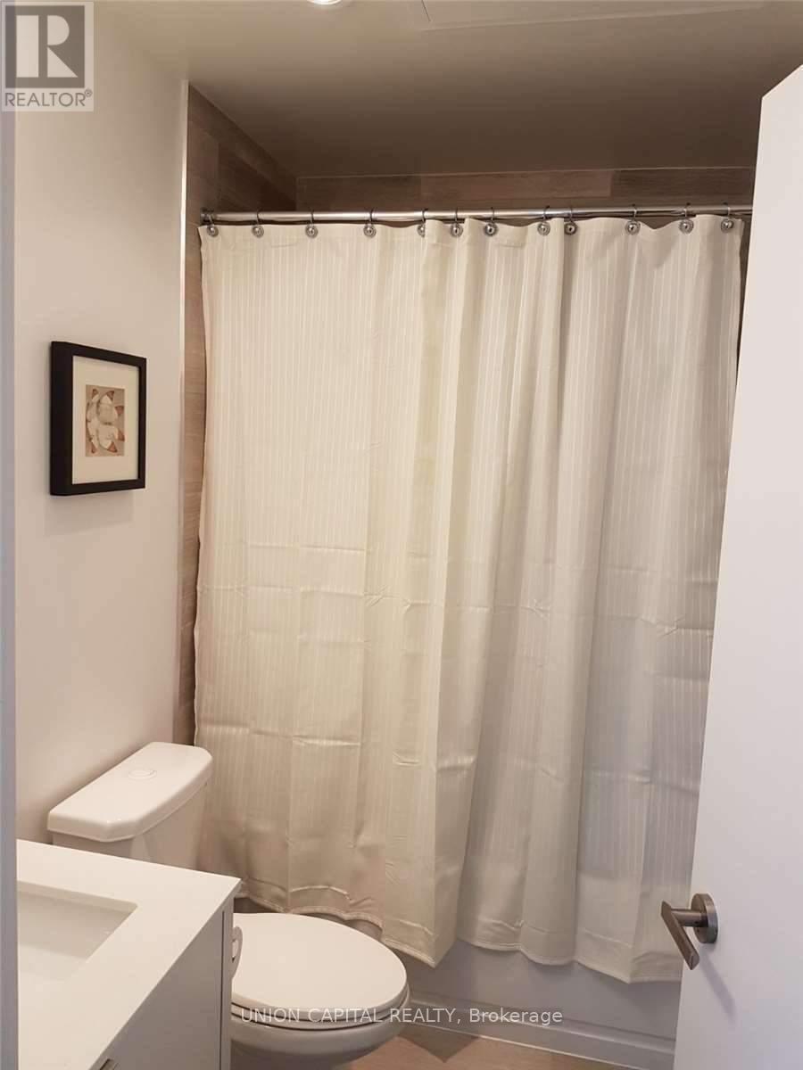 7002 - 88 Harbour Street, Toronto, ON - Indoor Photo Showing Bathroom
