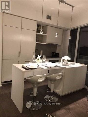 7002 - 88 Harbour Street, Toronto, ON - Indoor