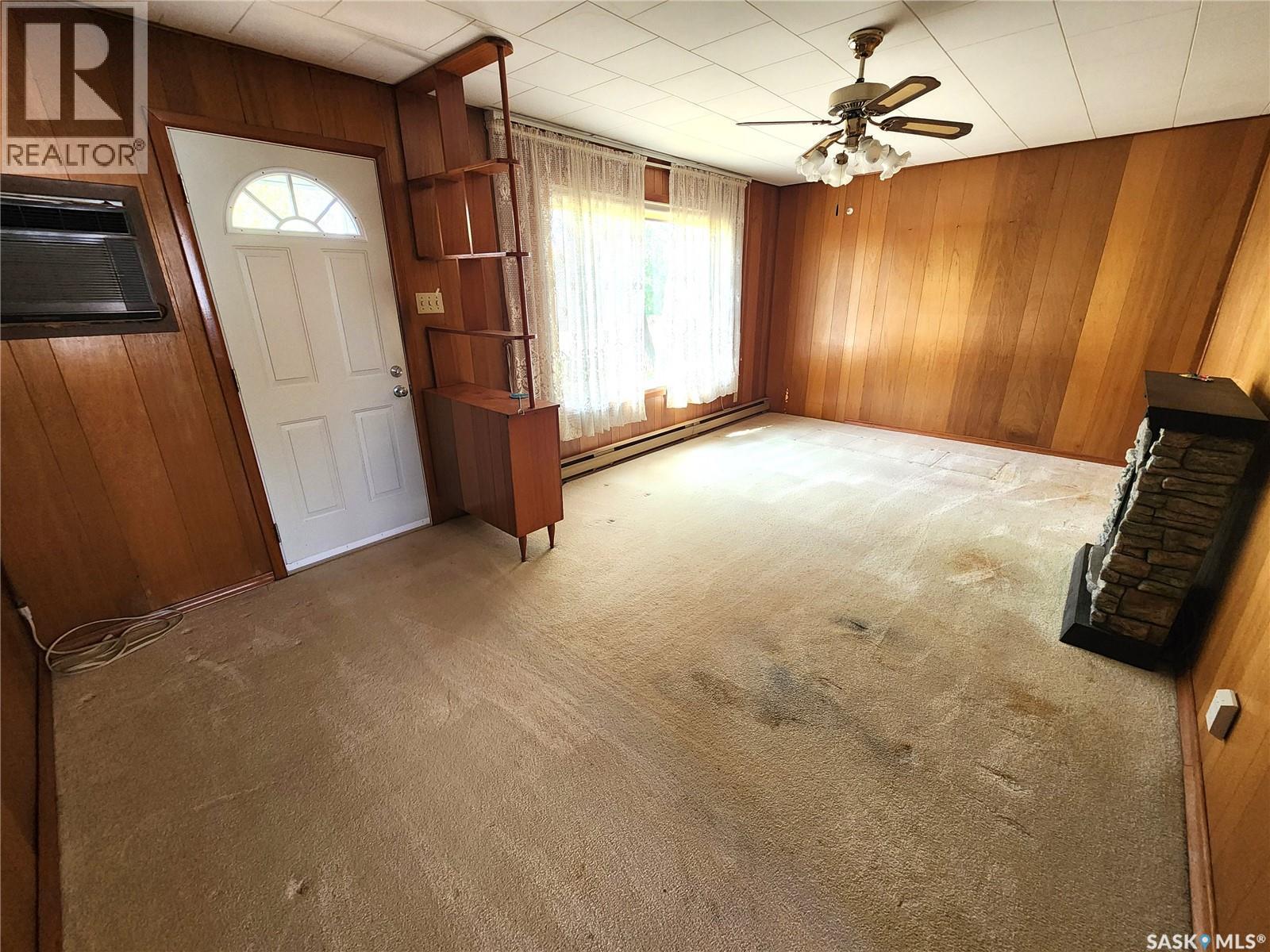 208 2Nd Avenue E, Lampman, SK - Indoor Photo Showing Other Room