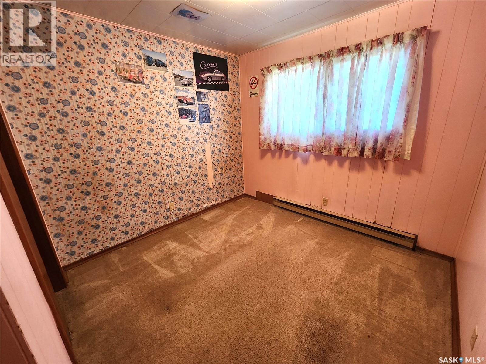 208 2Nd Avenue E, Lampman, SK - Indoor Photo Showing Other Room