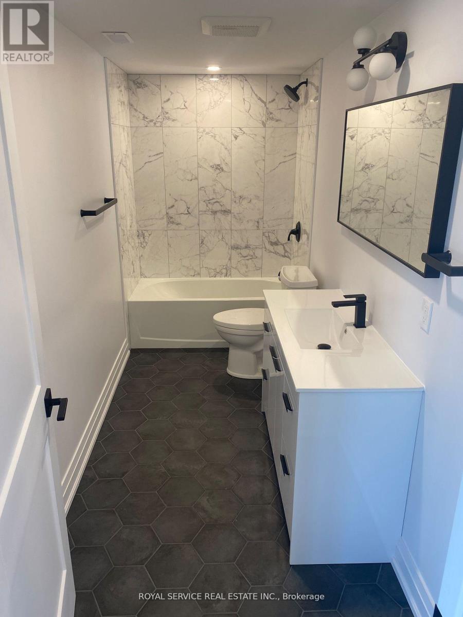 B - 61 Waywell Street, Whitby (Pringle Creek), ON - Indoor Photo Showing Bathroom