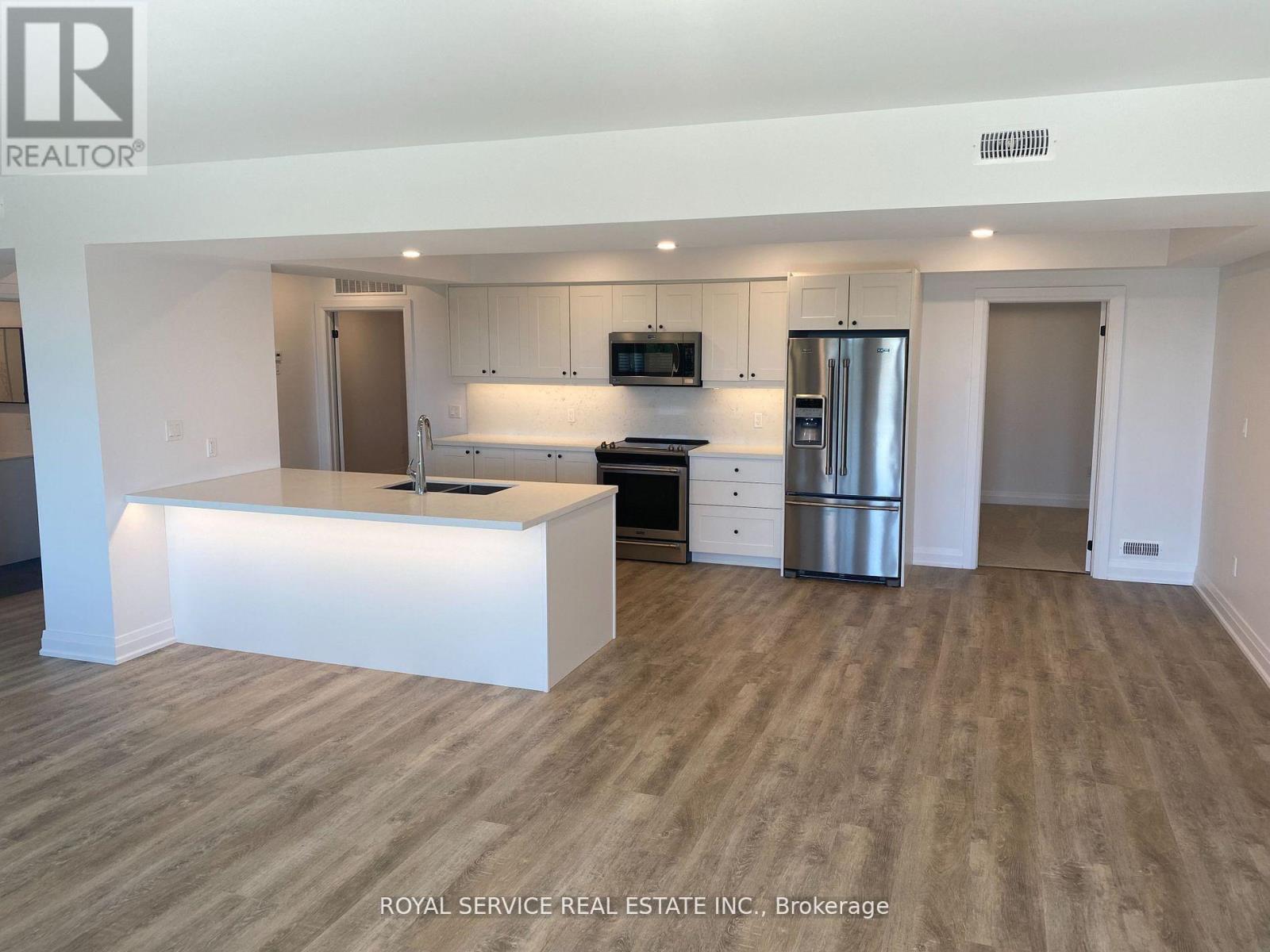 B - 61 Waywell Street, Whitby (Pringle Creek), ON - Indoor Photo Showing Kitchen With Stainless Steel Kitchen