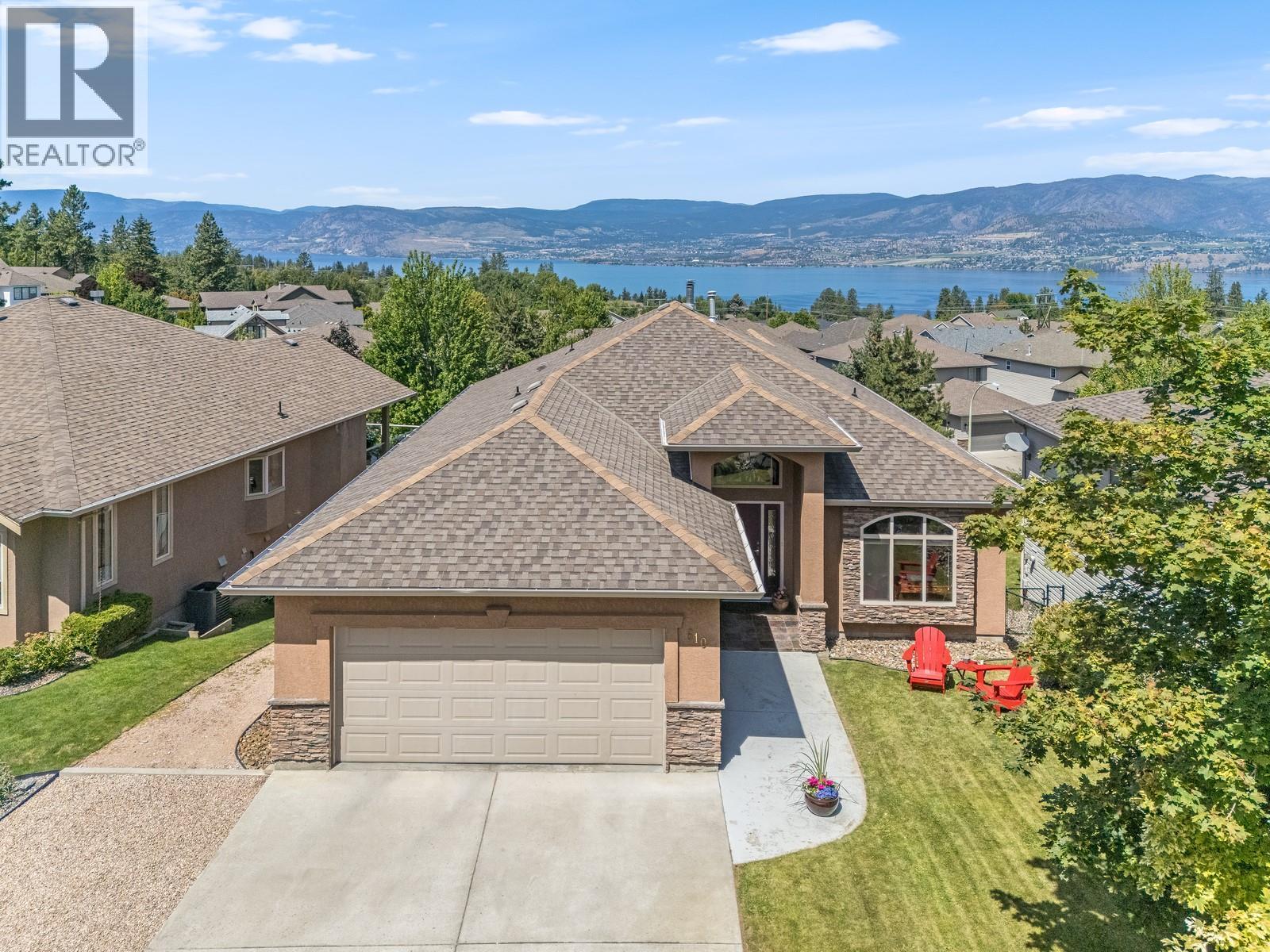 Upper Mission rancher with views! - 610 Arrowleaf Lane, Kelowna, BC - Outdoor With Body Of Water
