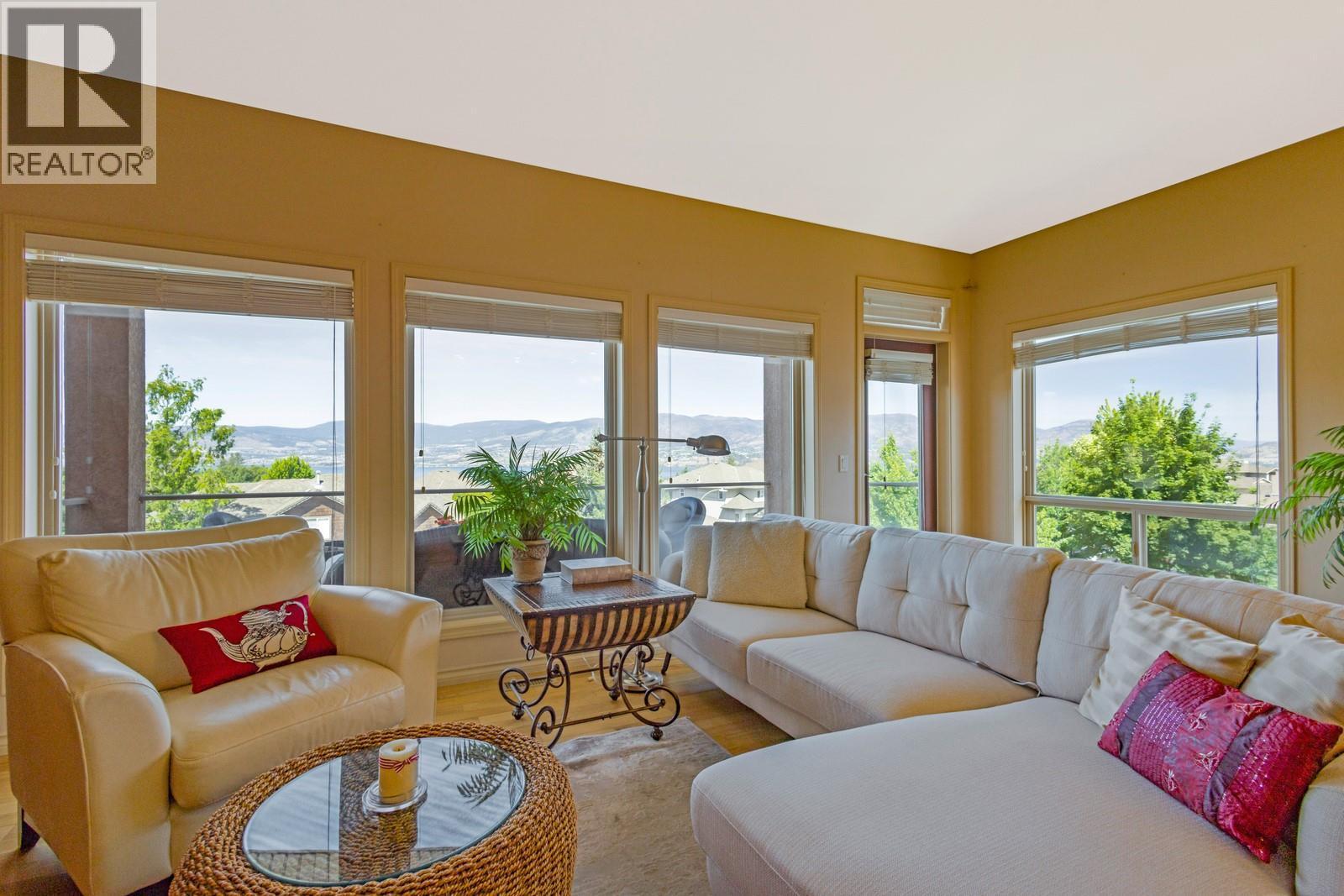 Lots of windows throughout - 610 Arrowleaf Lane, Kelowna, BC - Indoor Photo Showing Living Room