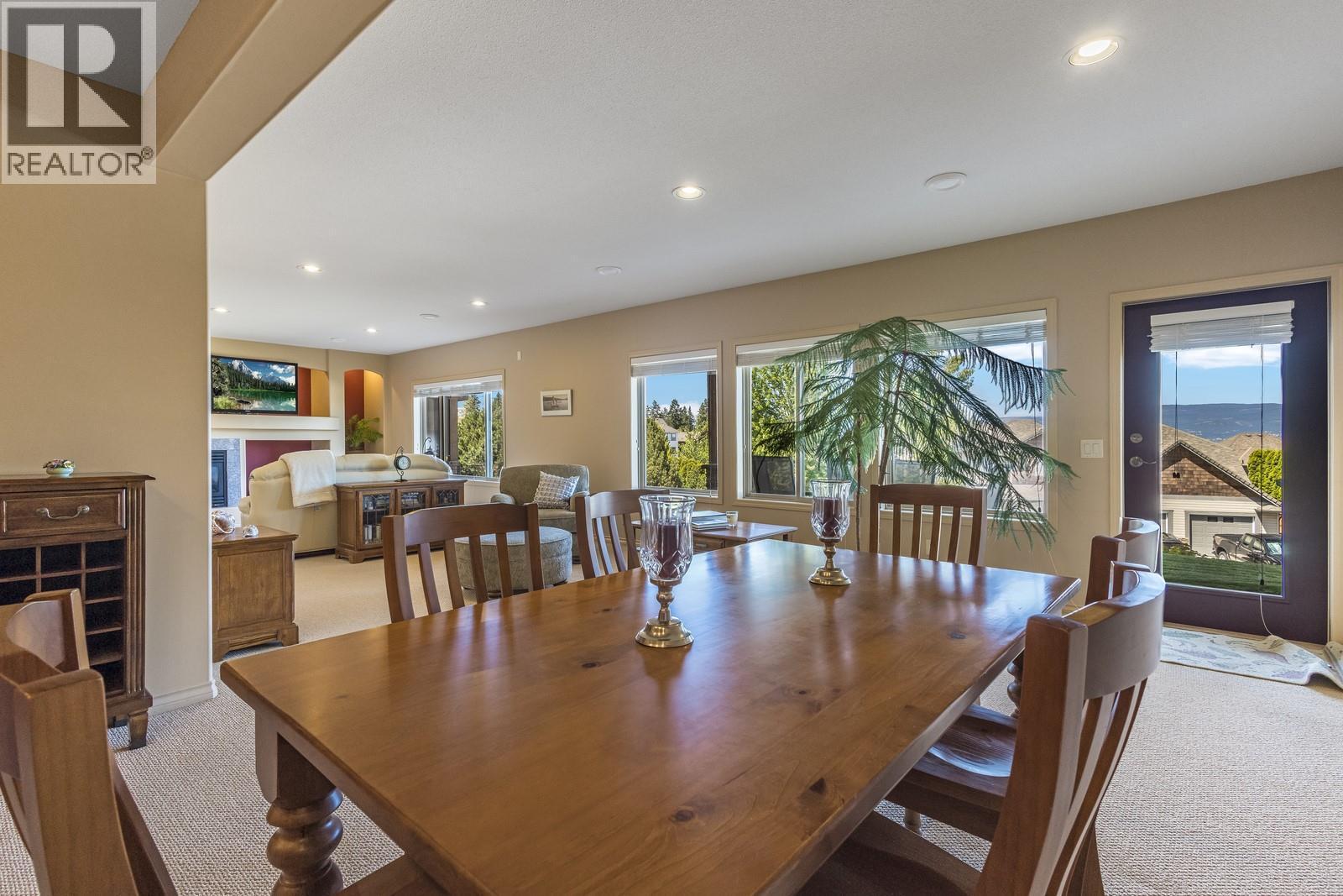 610 Arrowleaf Lane, Kelowna, BC - Indoor Photo Showing Dining Room