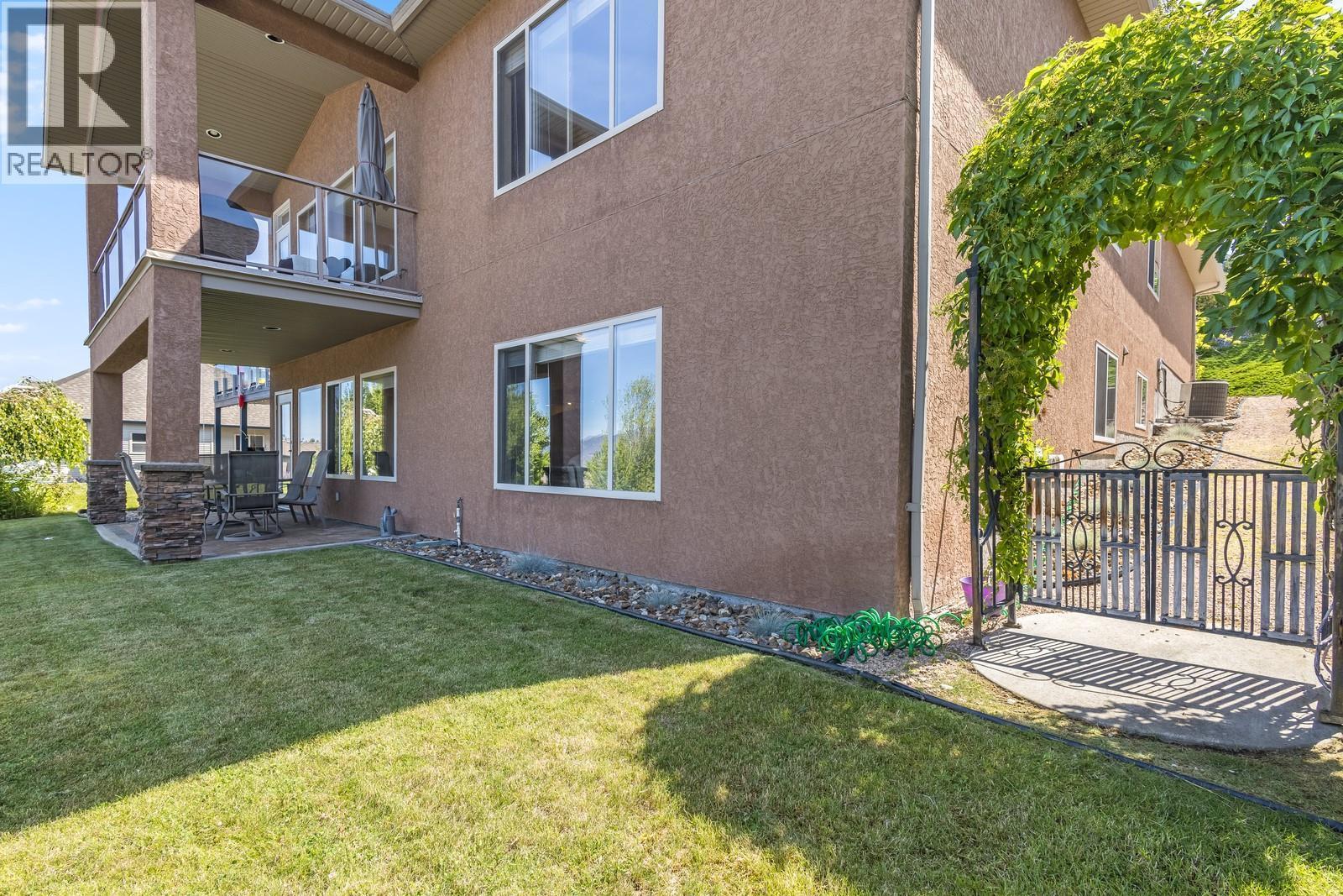 610 Arrowleaf Lane, Kelowna, BC - Outdoor With Exterior