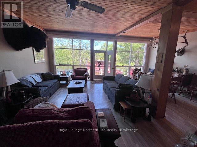 144 Lake Temagami Isl 25 Island, Temagami, ON - Indoor Photo Showing Living Room