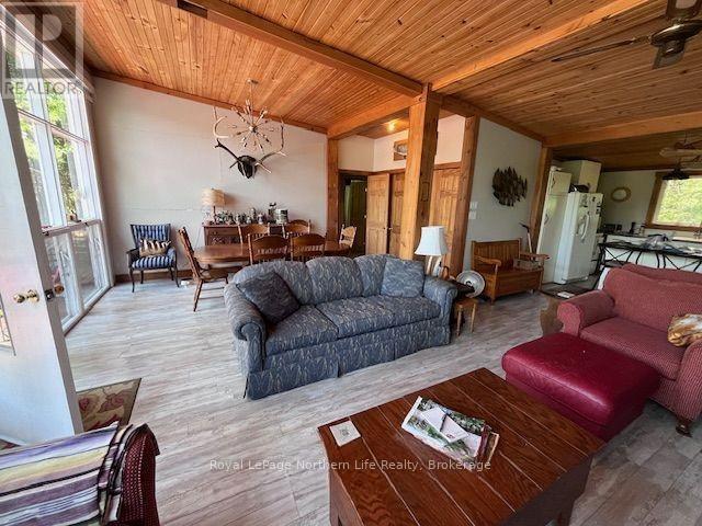 144 Lake Temagami Isl 25 Island, Temagami, ON - Indoor Photo Showing Living Room
