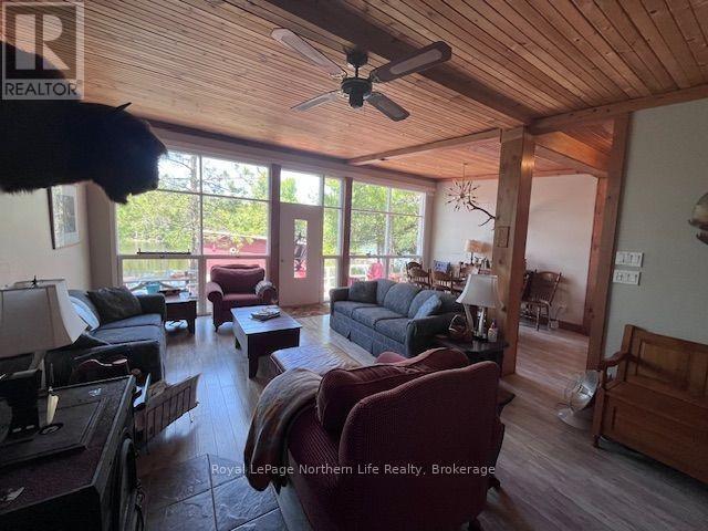 144 Lake Temagami Isl 25 Island, Temagami, ON - Indoor Photo Showing Living Room
