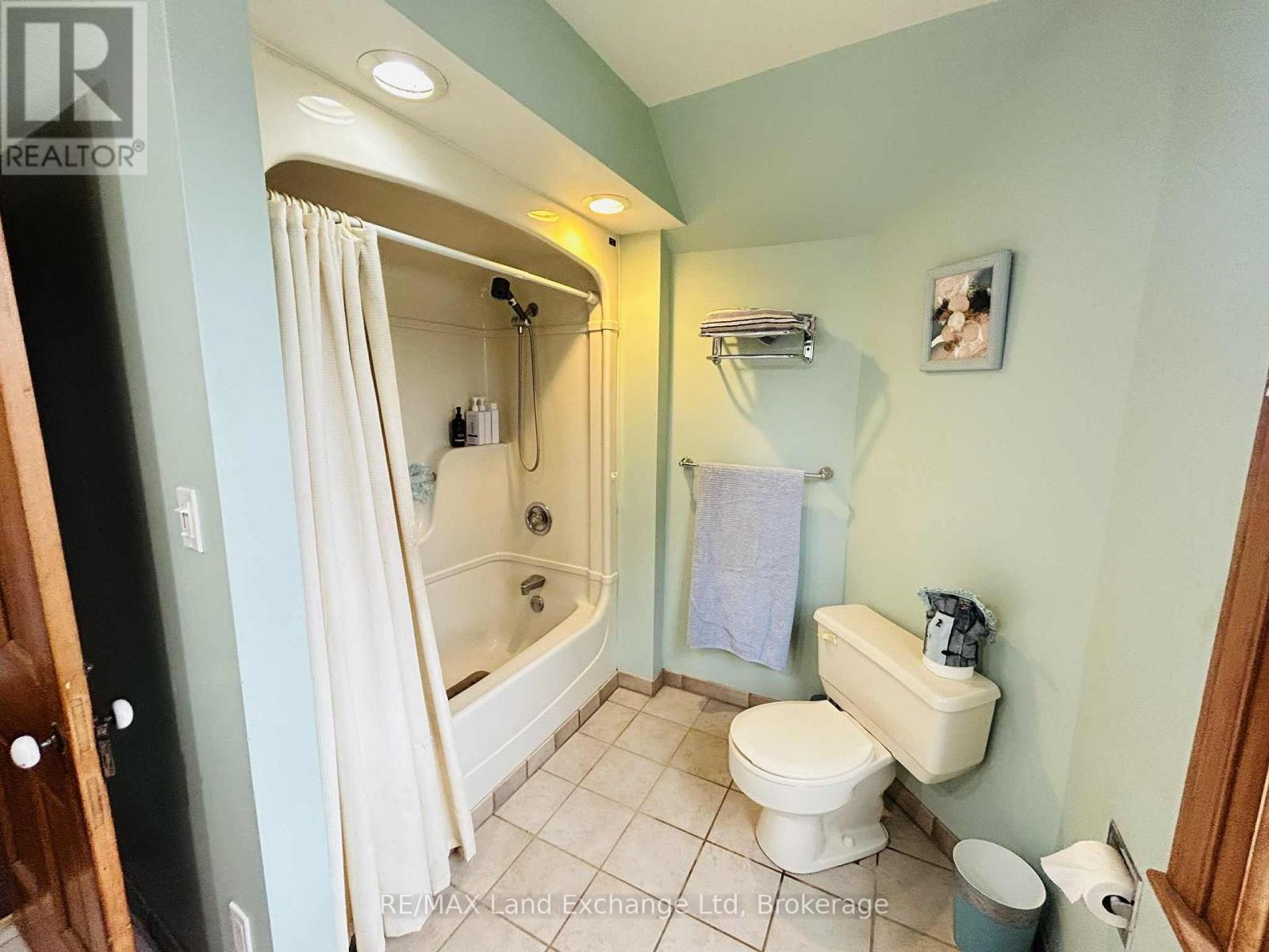 81 Patrick Street E, North Huron (Wingham), ON - Indoor Photo Showing Bathroom