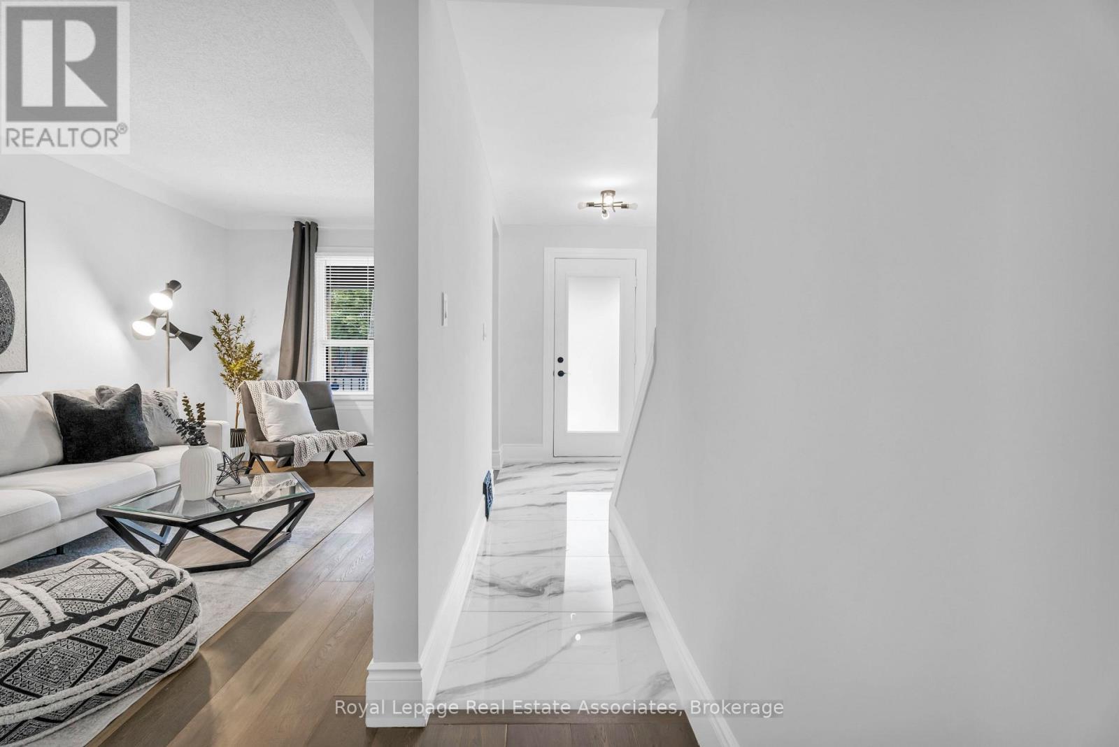 10 Gordon Street, Hamilton, ON - Indoor Photo Showing Other Room