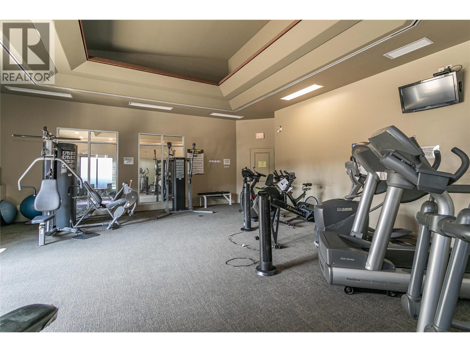 580 Sarsons Road Unit# 407, Kelowna, BC - Indoor Photo Showing Gym Room