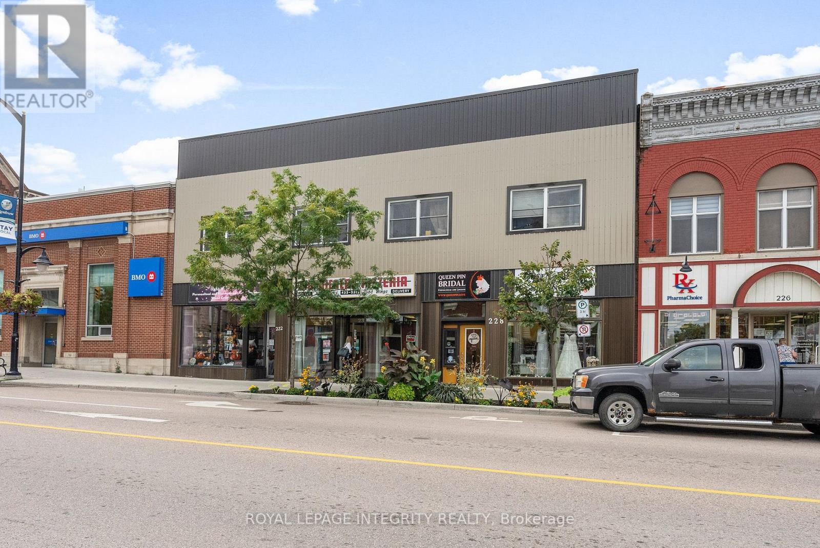 228-232 Raglan Street S, Renfrew, ON