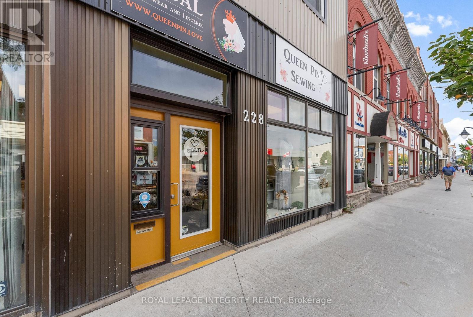 228-232 Raglan Street S, Renfrew, ON