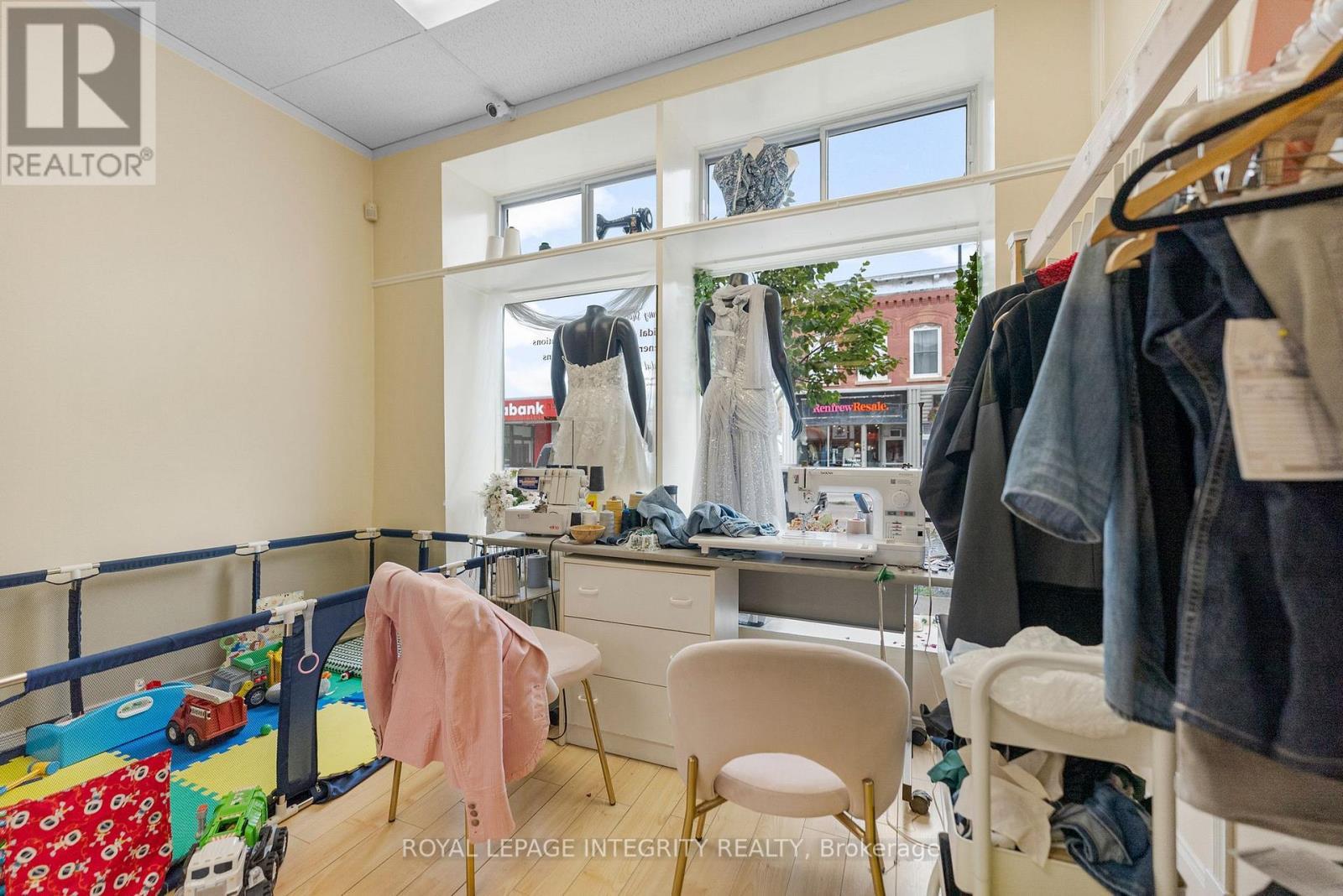 228-232 Raglan Street S, Renfrew, ON