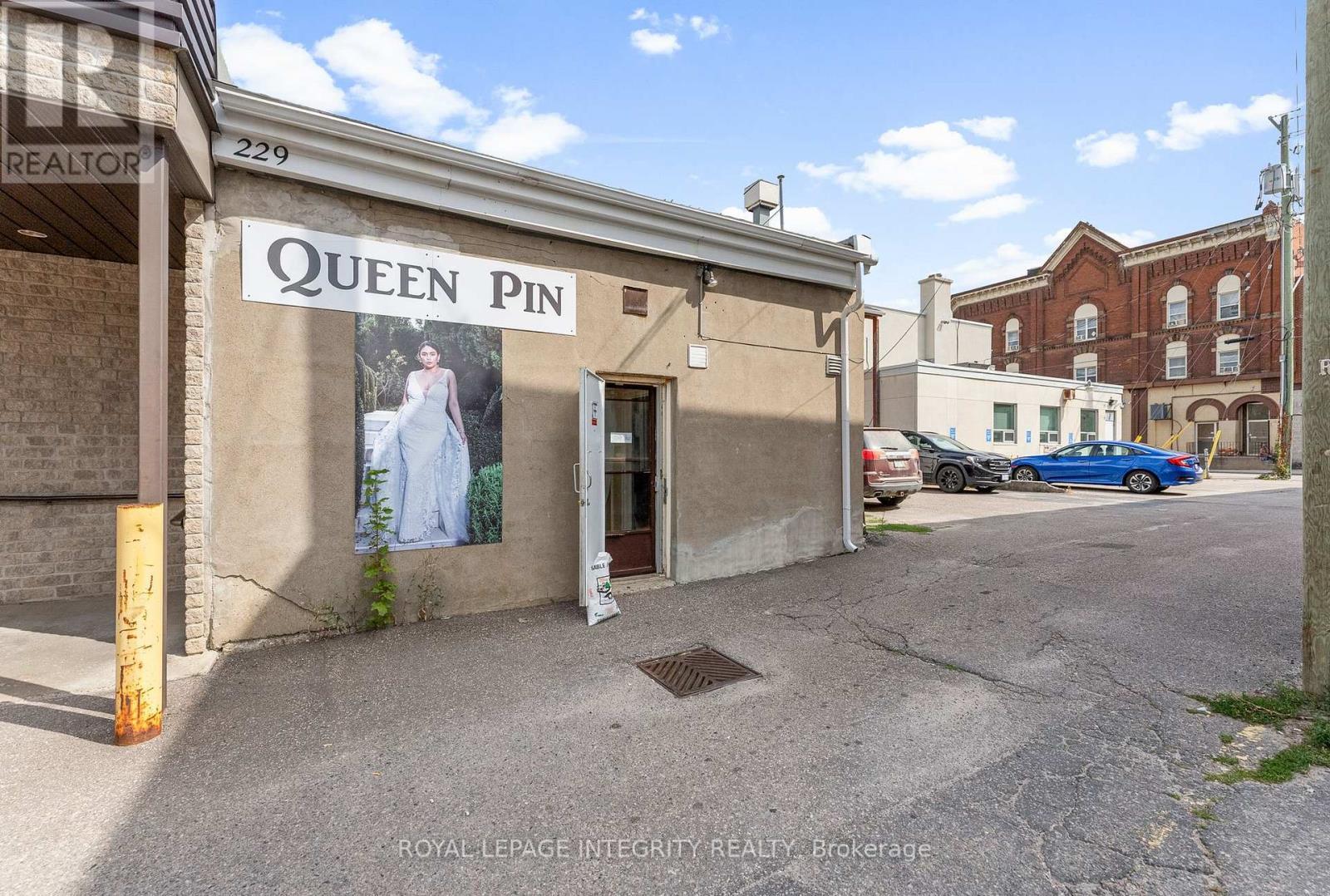 228-232 Raglan Street S, Renfrew, ON