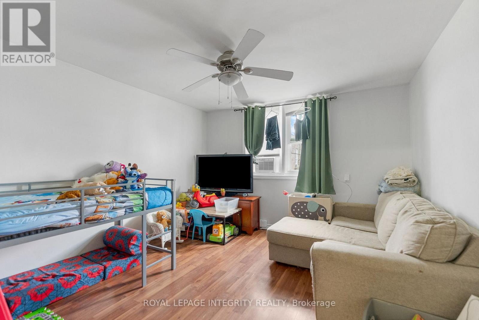 228-232 Raglan Street S, Renfrew, ON