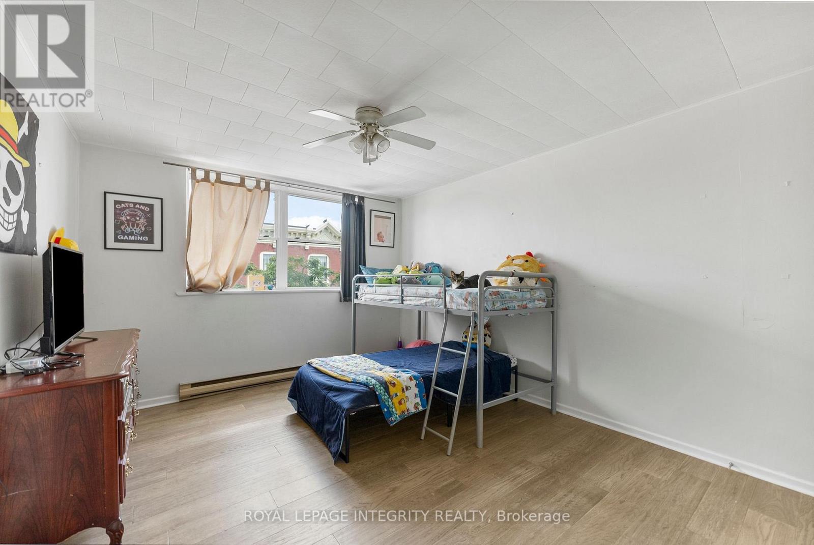 228-232 Raglan Street S, Renfrew, ON