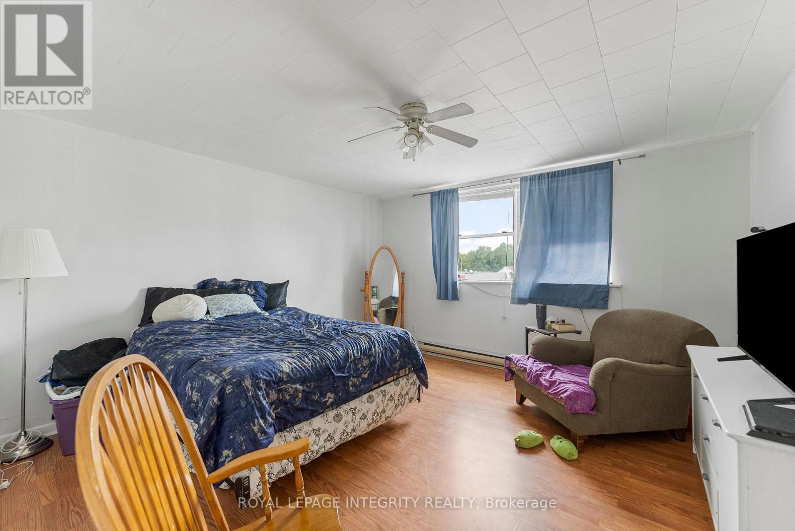 228-232 Raglan Street S, Renfrew, ON